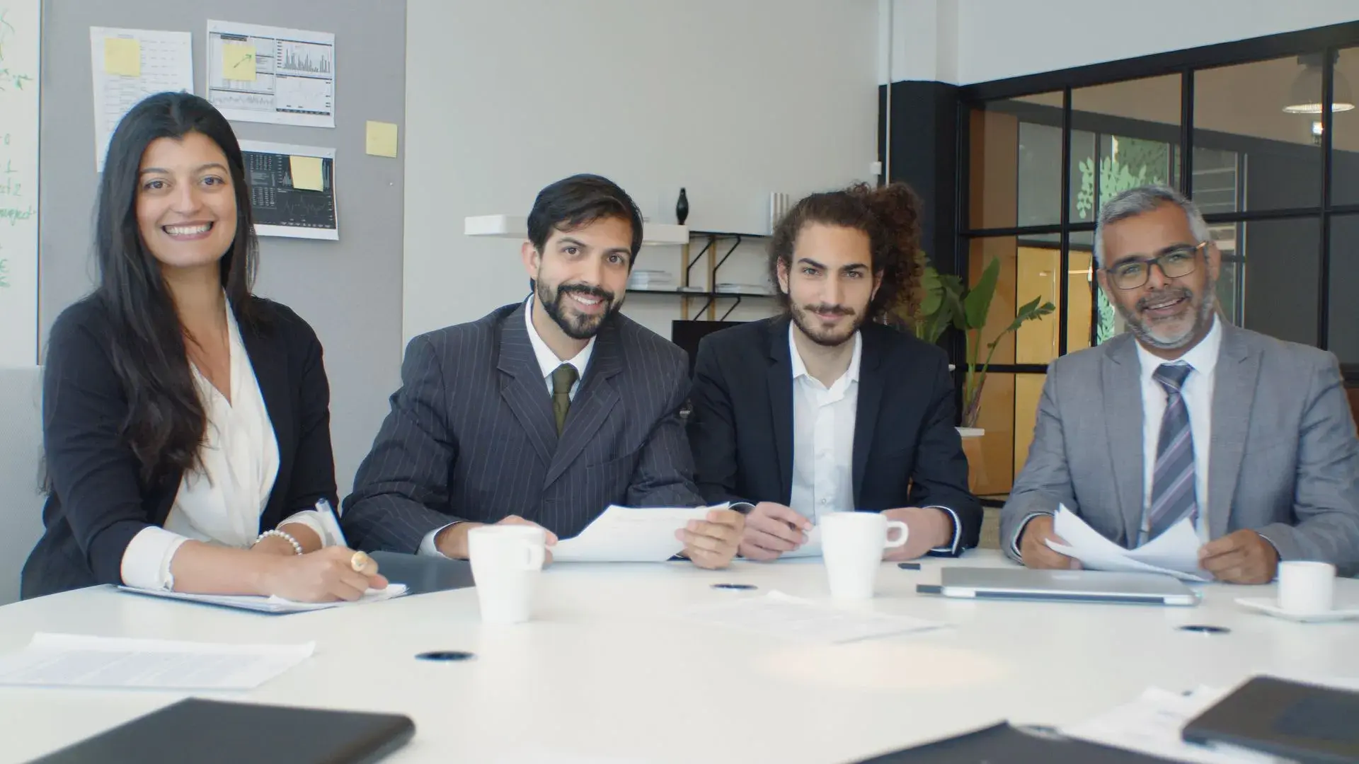 Reunião de equipe em empresa que oferece o Bradesco Saúde Nacional Flex aos funcionários