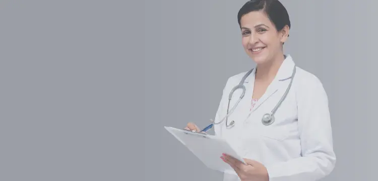 Banner oficial Bradesco Saúde com médica sorrindo e segurando uma prancheta