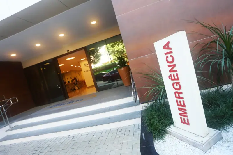 Entrada da emergência do Hospital Badim, na Tijuca, Rio de Janeiro