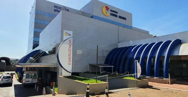 Entrada da emergência do Hospital Santa Helena, em Brasília