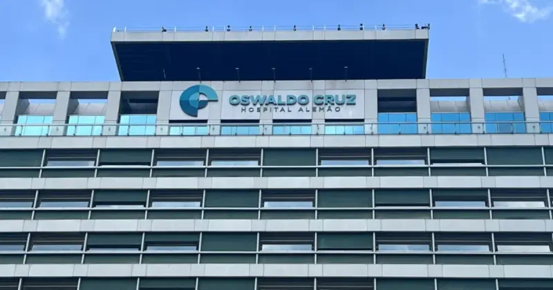 Letreiro do Oswaldo Cruz no alto da torre de vidro